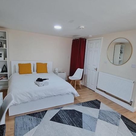 Lovely Studio-Flat With Free Parking, Free Wifi. Leeds  Exterior foto