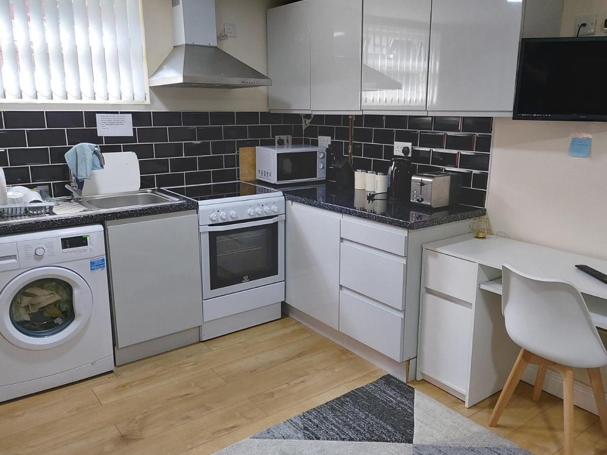 Lovely Studio-Flat With Free Parking, Free Wifi. Leeds  Exterior foto