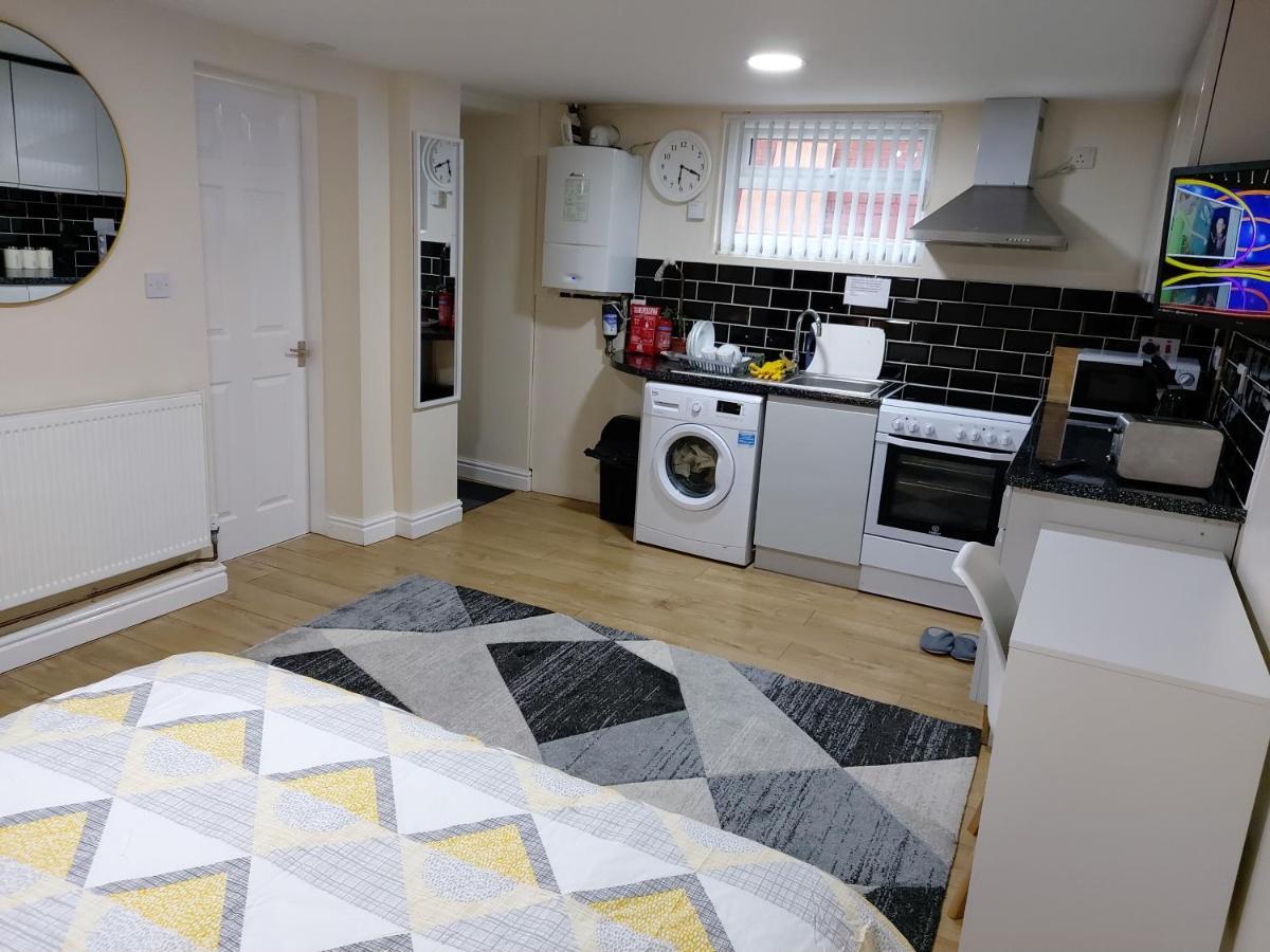 Lovely Studio-Flat With Free Parking, Free Wifi. Leeds  Exterior foto