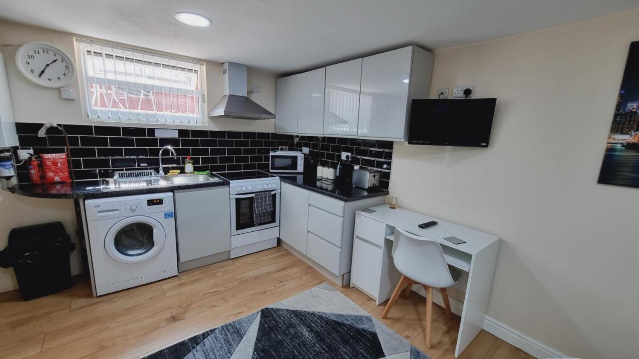 Lovely Studio-Flat With Free Parking, Free Wifi. Leeds  Exterior foto