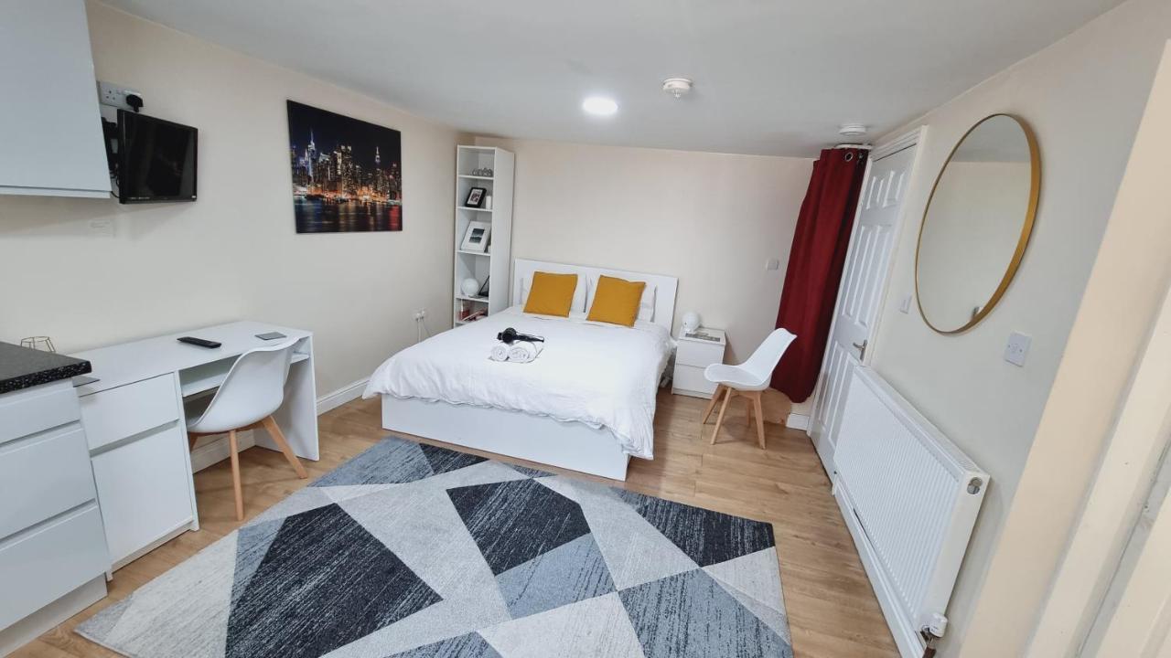 Lovely Studio-Flat With Free Parking, Free Wifi. Leeds  Exterior foto
