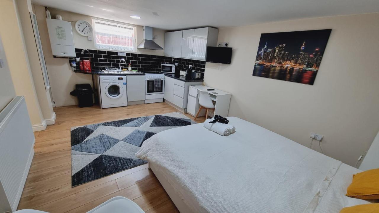Lovely Studio-Flat With Free Parking, Free Wifi. Leeds  Exterior foto